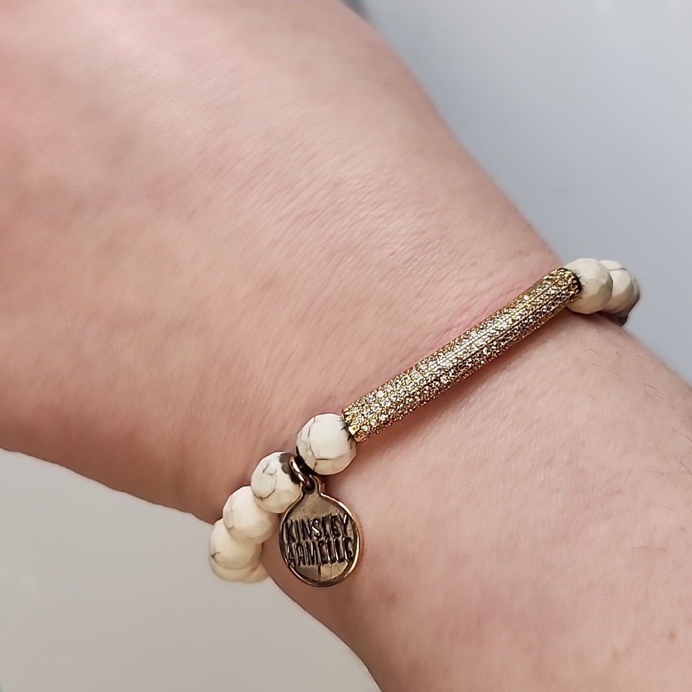 White beaded braclet with crystals Kinsley Armelle braclet